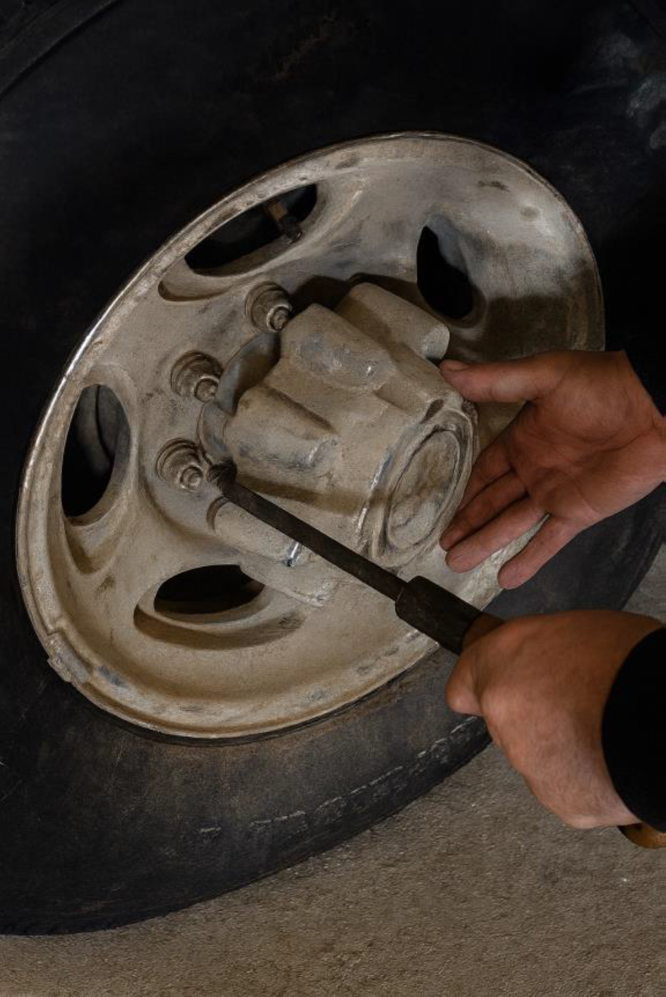 Application of ZP260528.05 wheel cap install and removal tool
