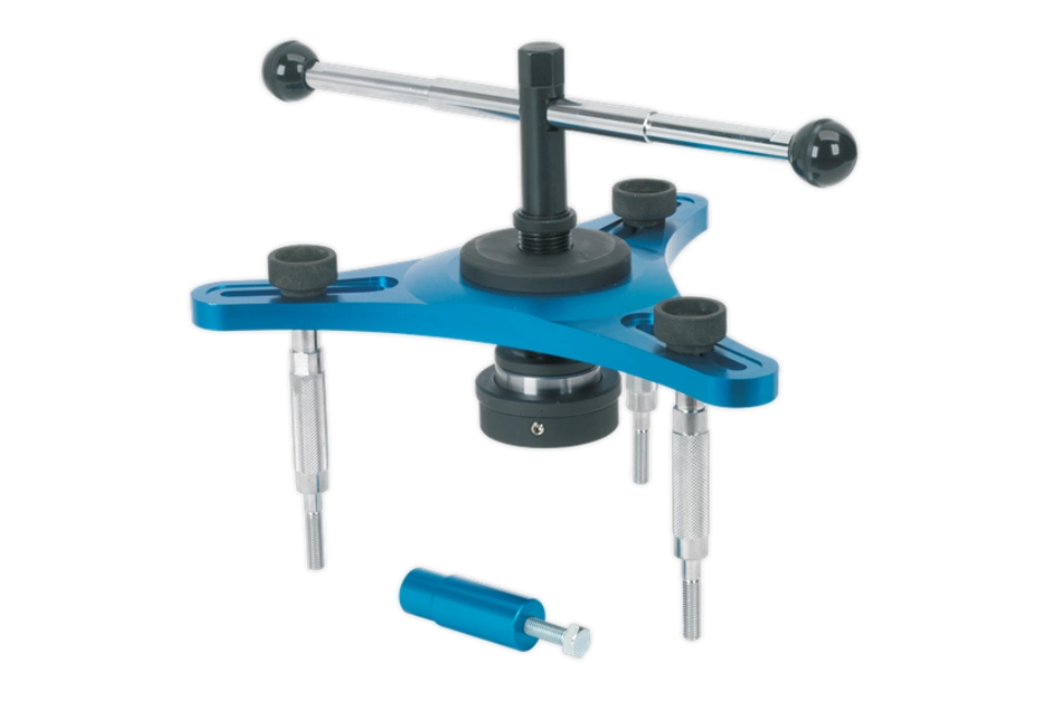Self-Adjusting Clutch Assembly Tool
