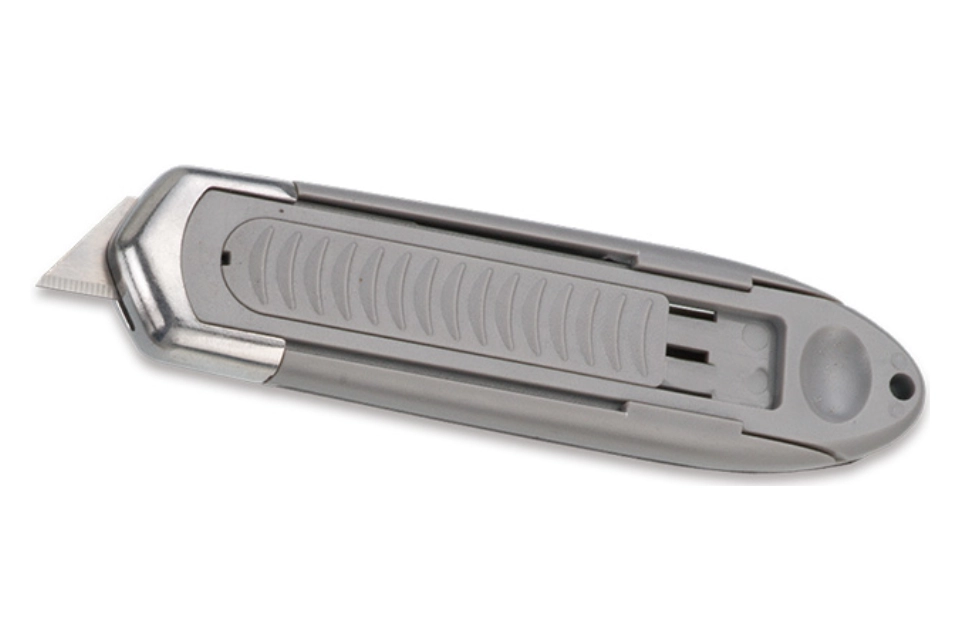 Auto Retract Safety Knife